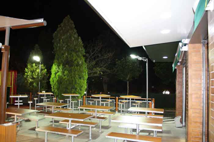 西班牙麦当劳餐厅LED路灯LU4工程